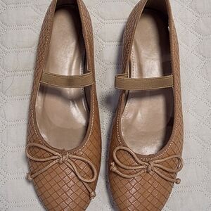 Chic Tan Quilted Flats with Bow Accent